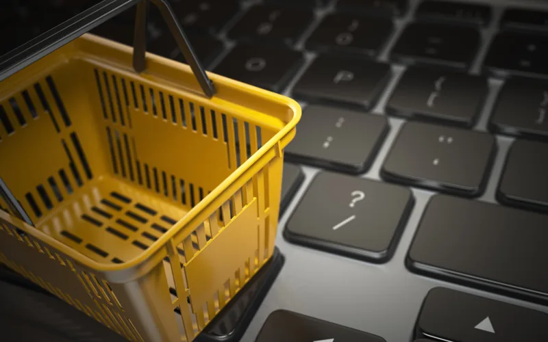 Panier d’achat sur un clavier, symbole du site e-commerce